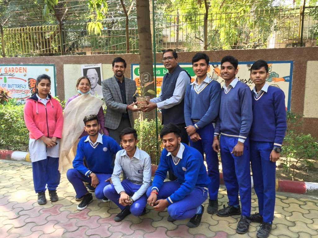 Presentation day with team in the school garden